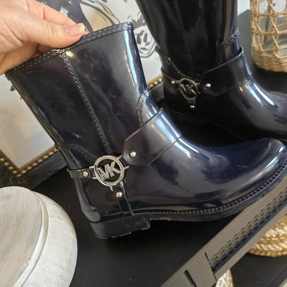 MICHAEL KORS FULTON ICONIC LOGO HARNESS NAVY BLUE SHORT RAIN BOOTS